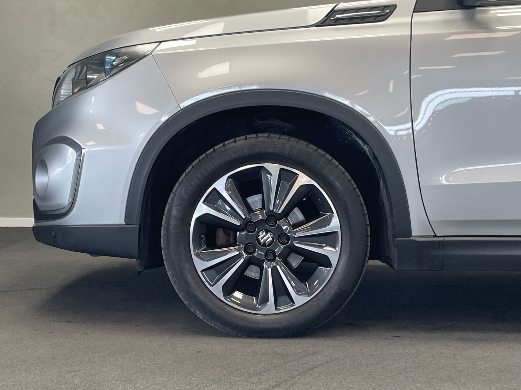 Sølv Suzuki Vitara fra 2018