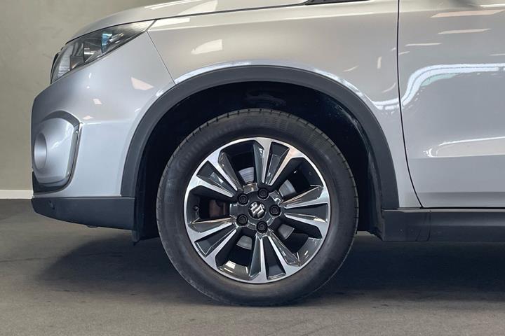 Sølv Suzuki Vitara fra 2018
