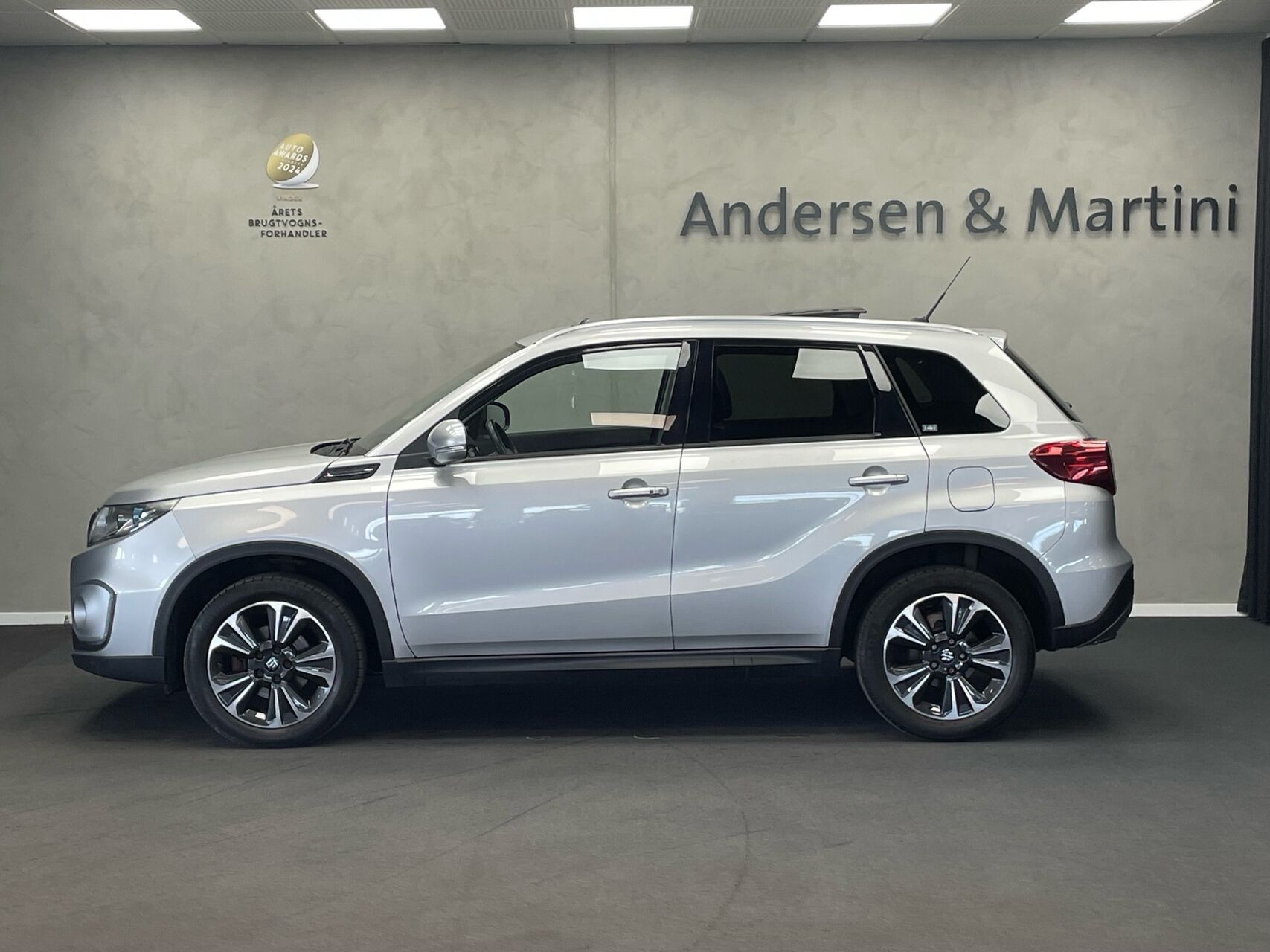 Sølv Suzuki Vitara fra 2018