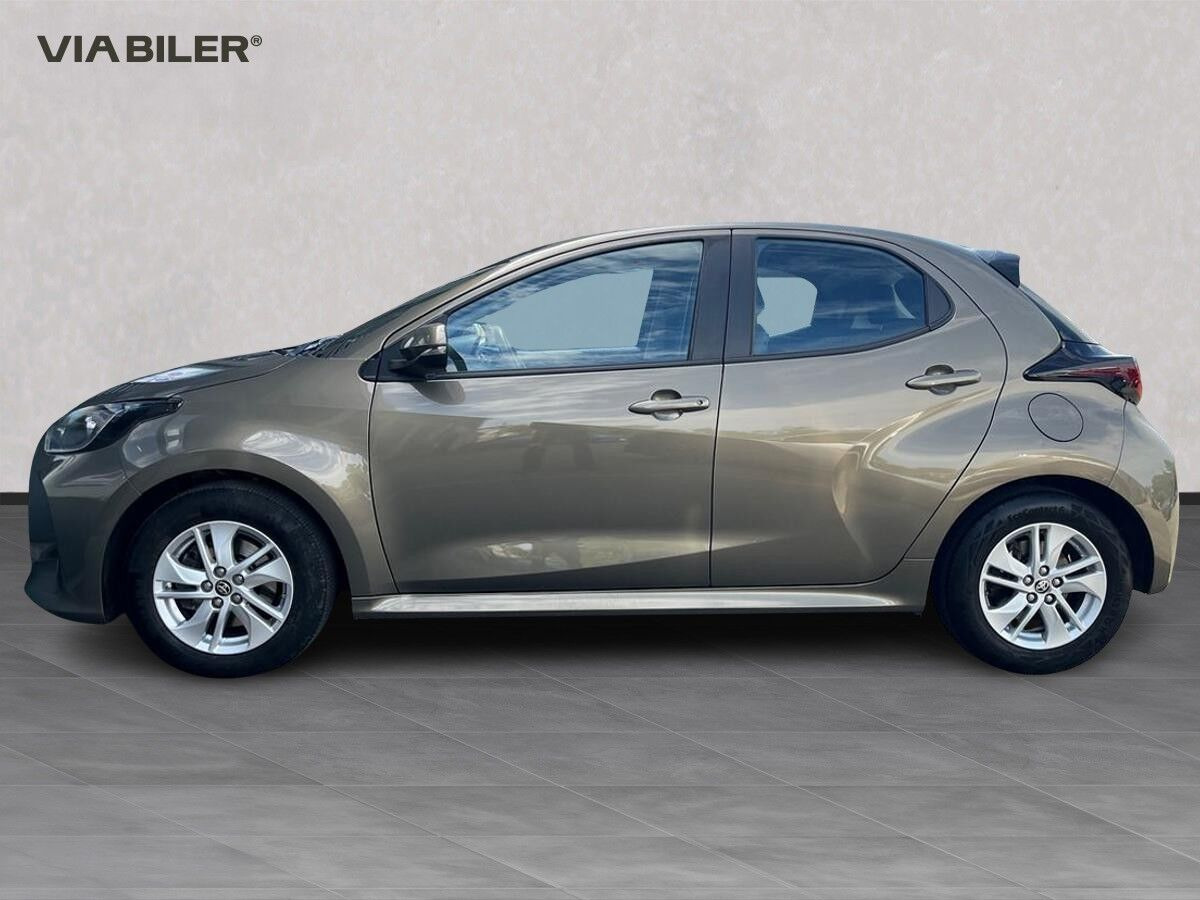 Bronze Toyota Yaris fra 2022