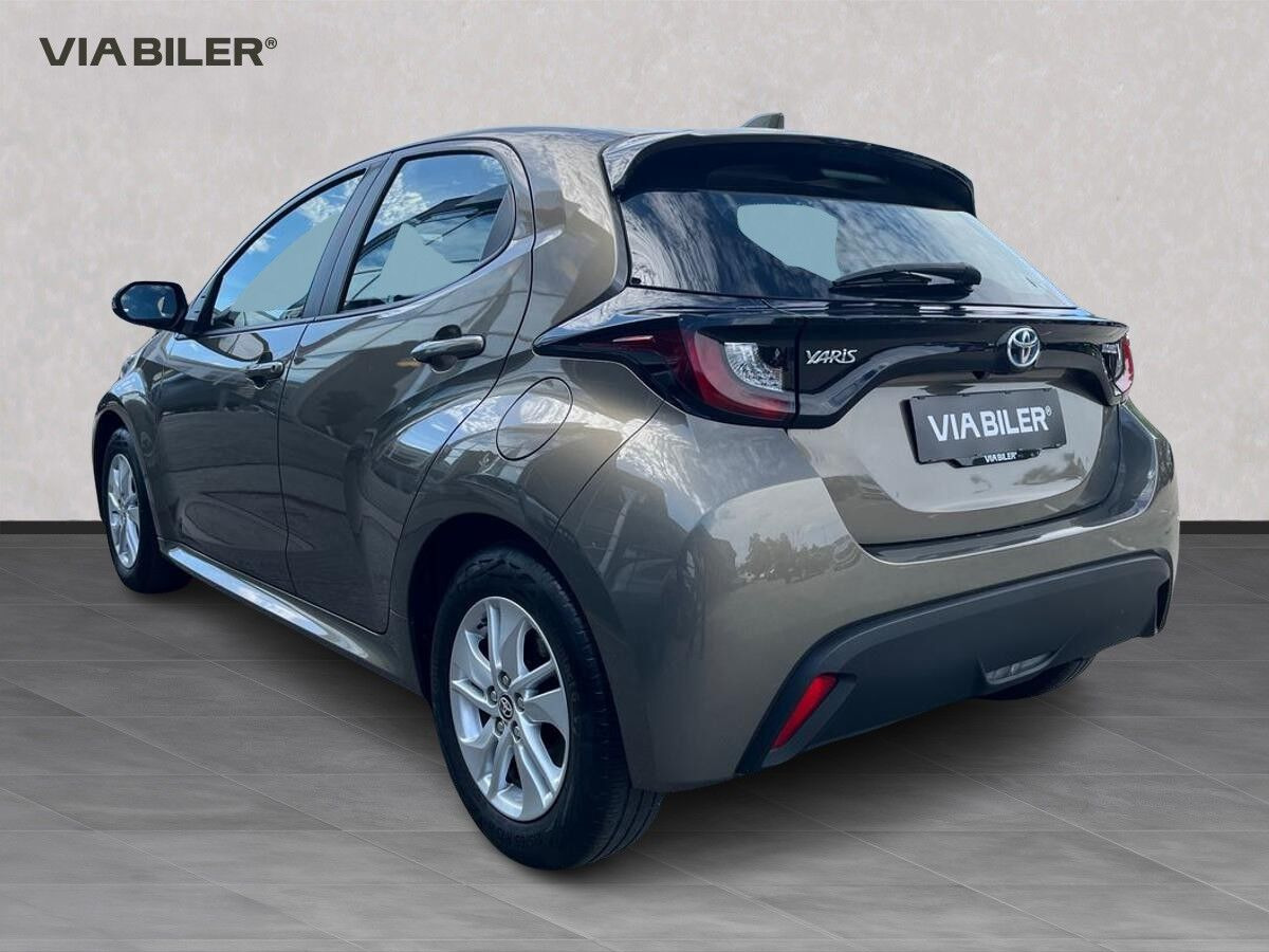 Bronze Toyota Yaris fra 2022
