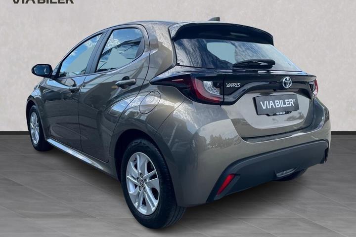 Bronze Toyota Yaris fra 2022
