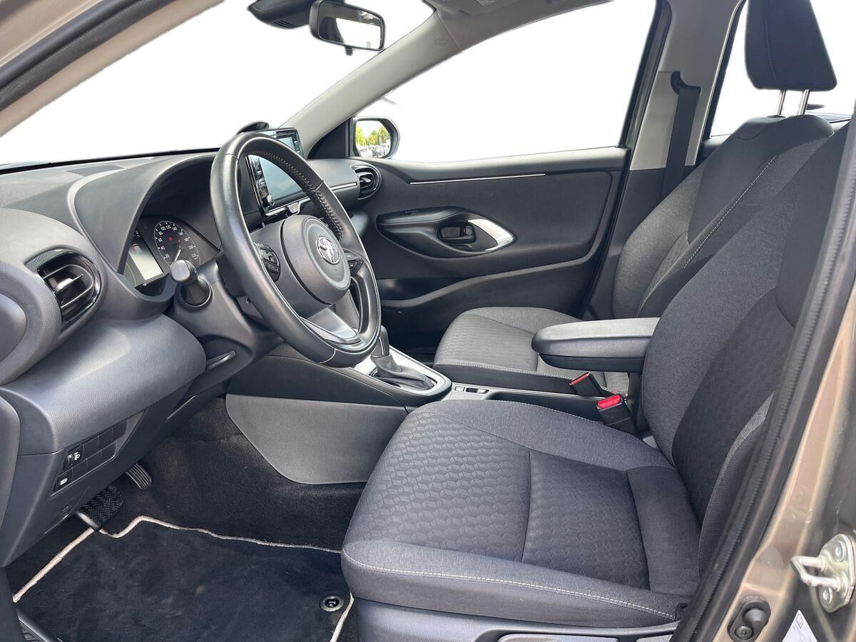 Bronze Toyota Yaris fra 2022
