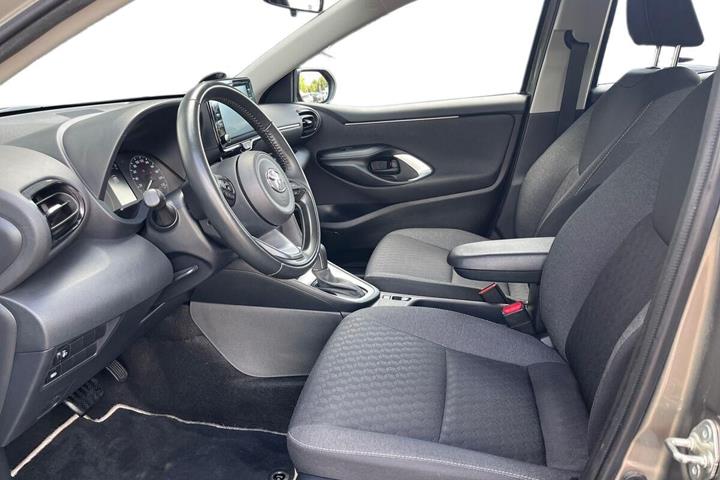 Bronze Toyota Yaris fra 2022