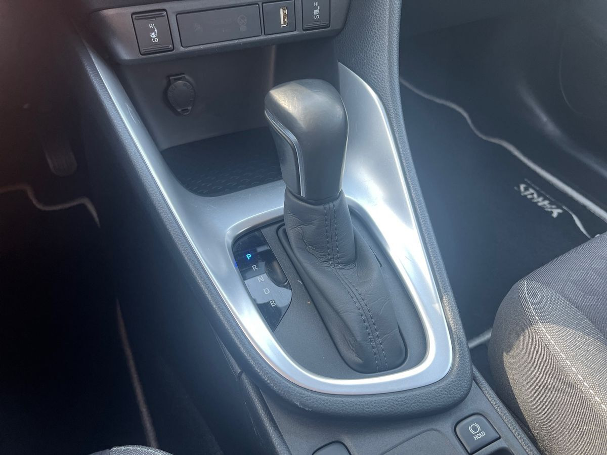 Bronze Toyota Yaris fra 2022