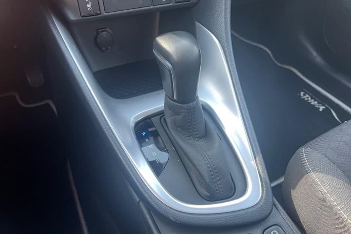 Bronze Toyota Yaris fra 2022