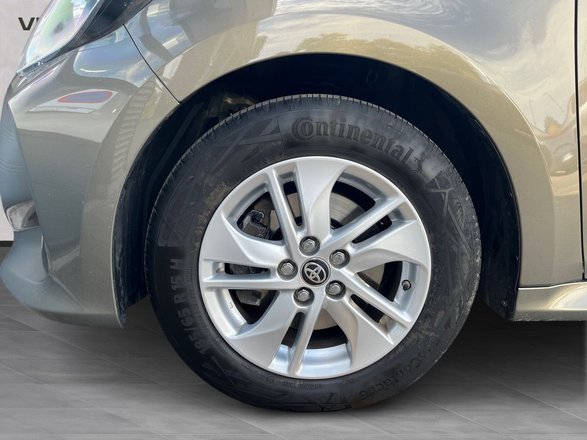 Bronze Toyota Yaris fra 2022