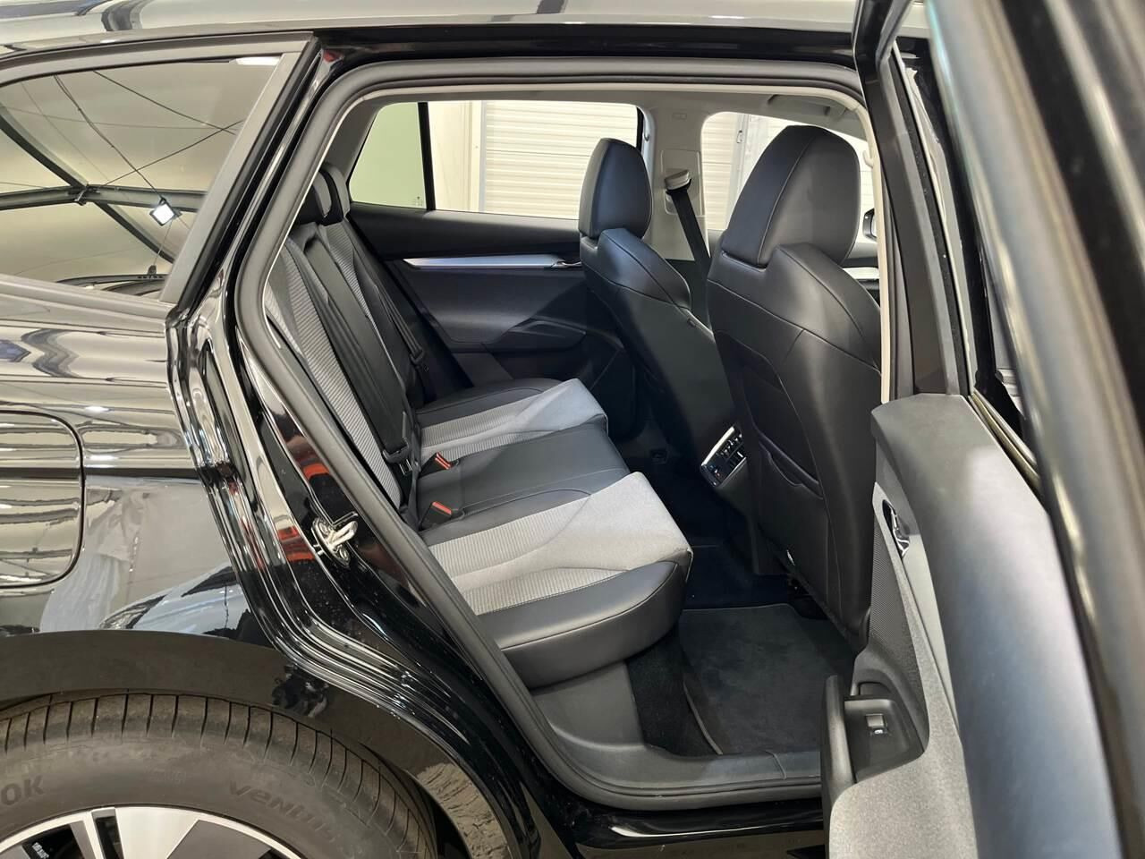 Sort Skoda Enyaq fra 2023