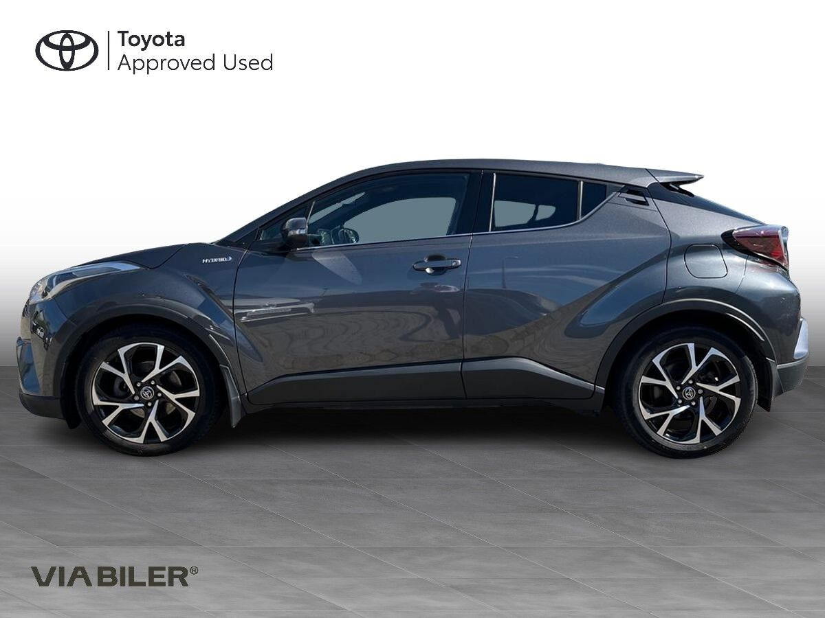 Grå Toyota C-HR fra 2019