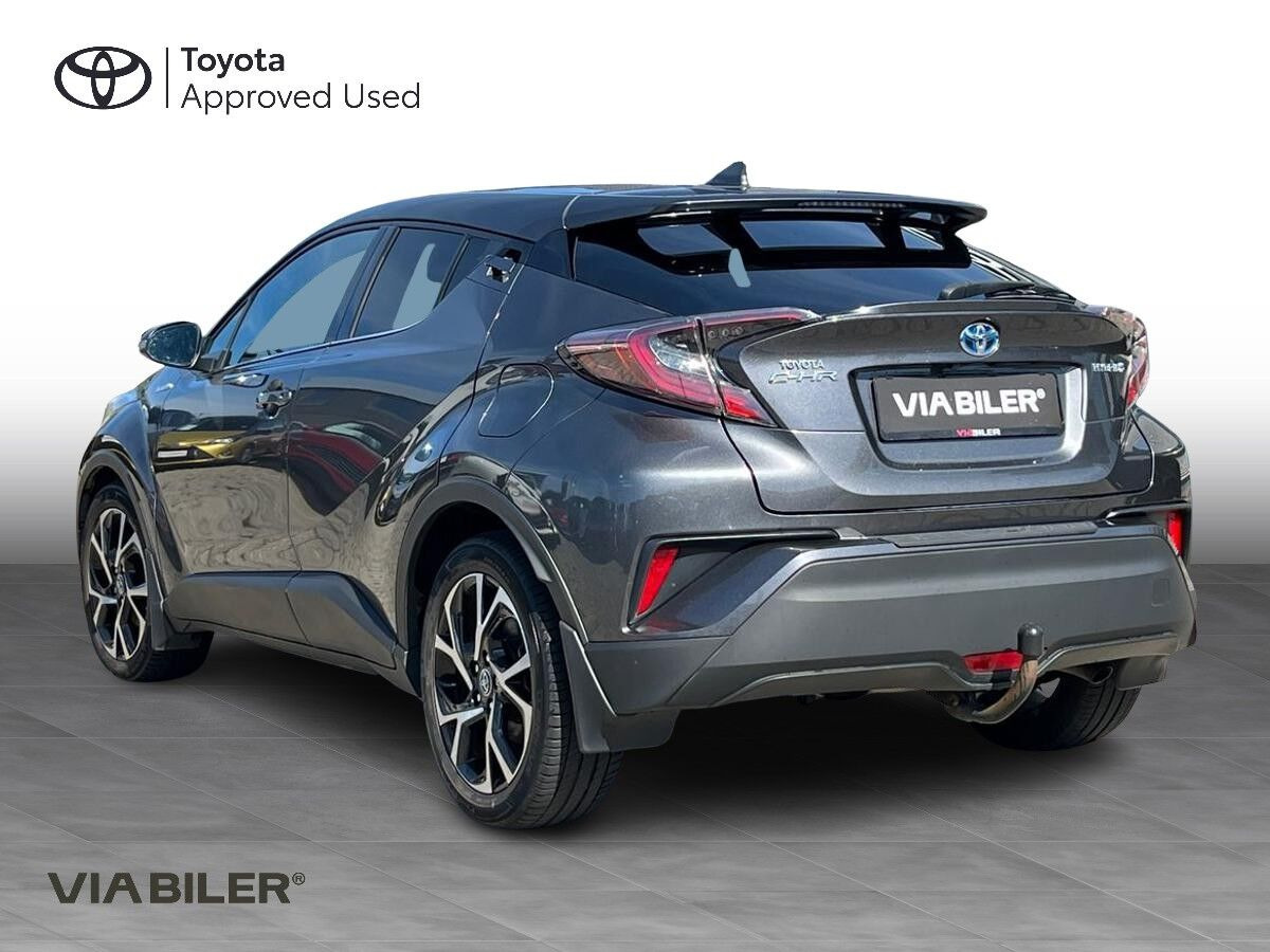 Grå Toyota C-HR fra 2019