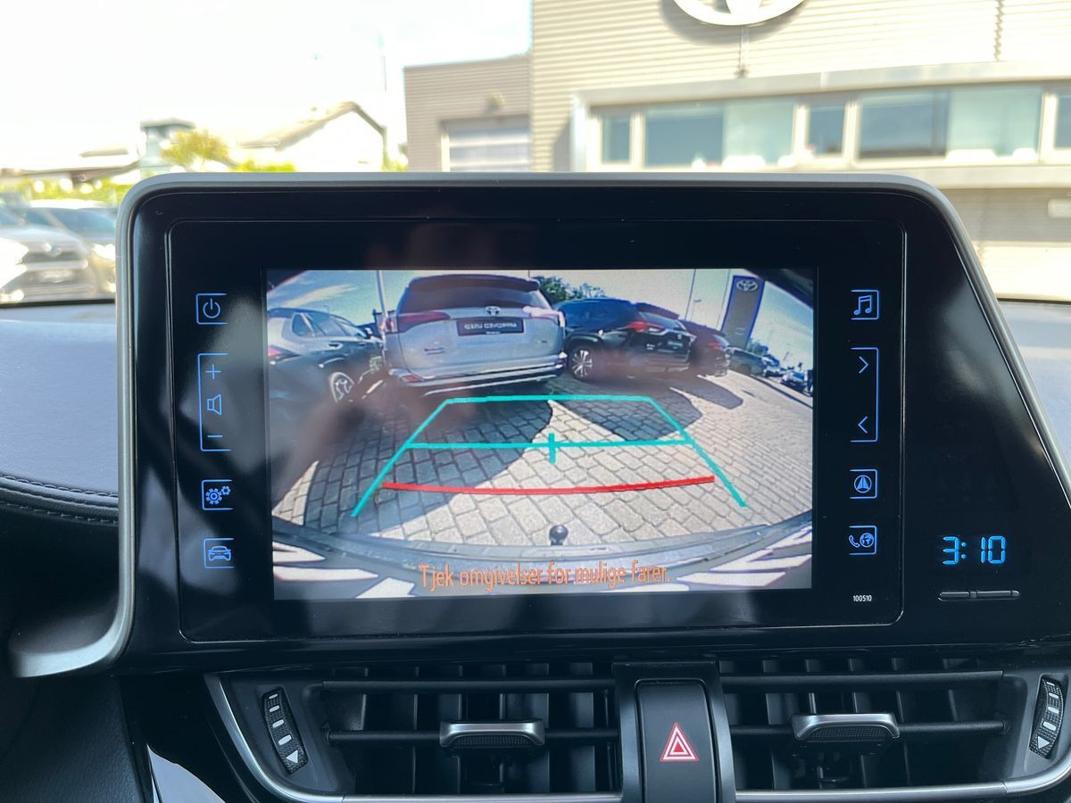 Grå Toyota C-HR fra 2019