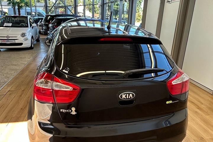 Sort Kia Rio fra 2014