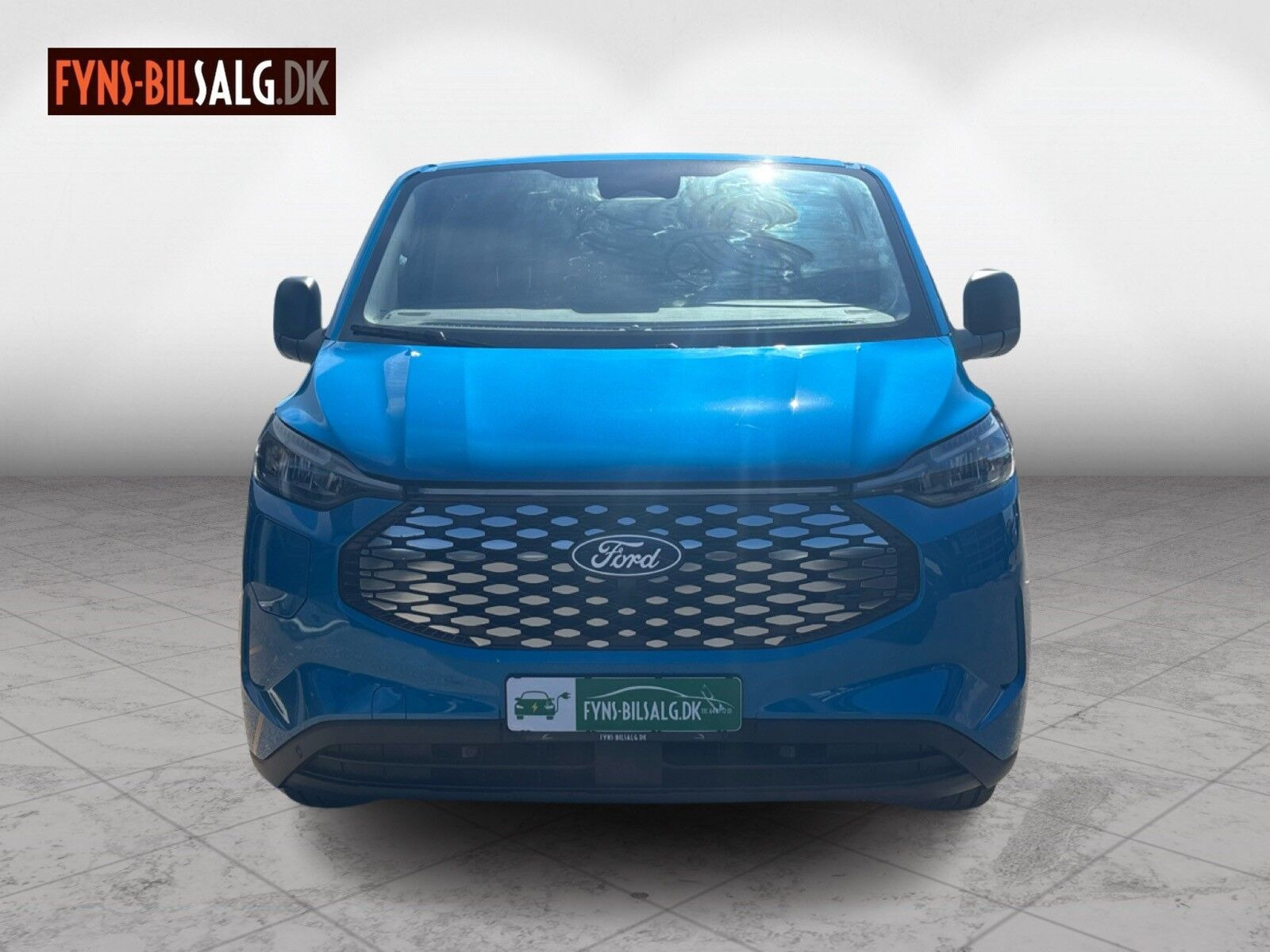Blå Ford E-Transit Custom fra 2025