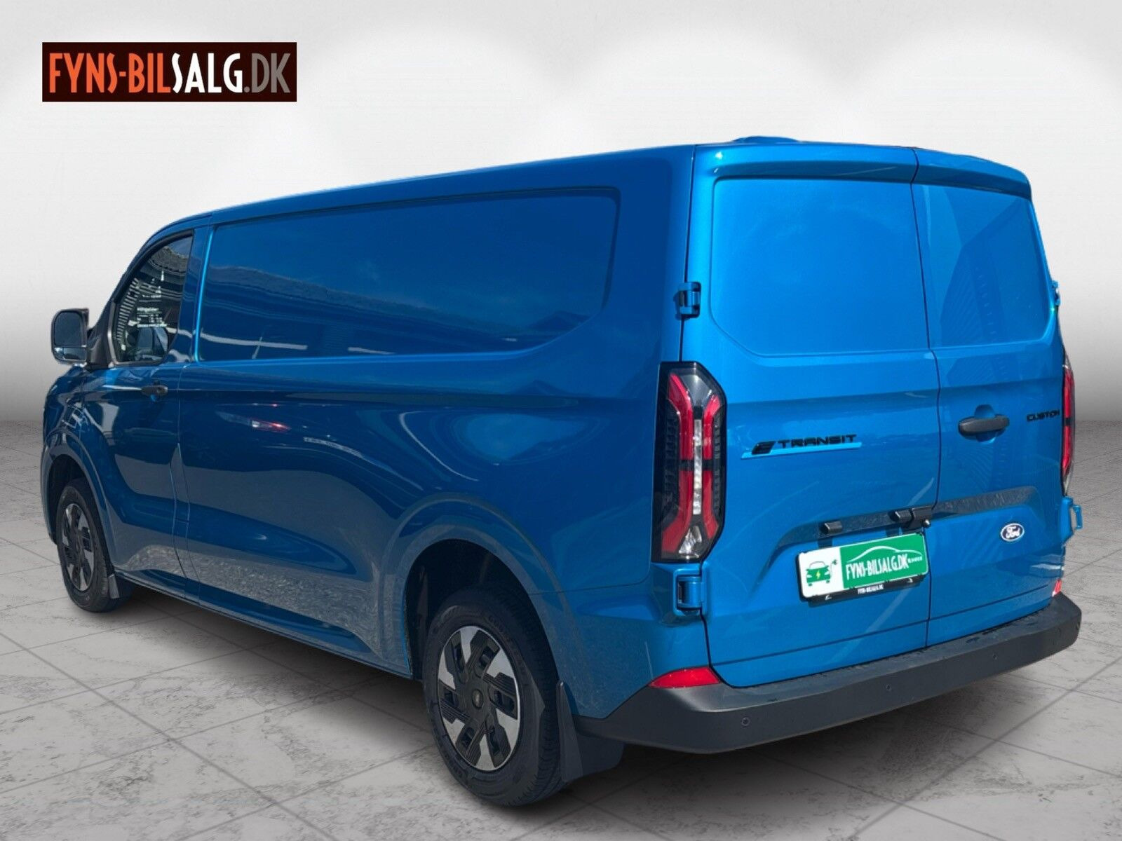 Blå Ford E-Transit Custom fra 2025