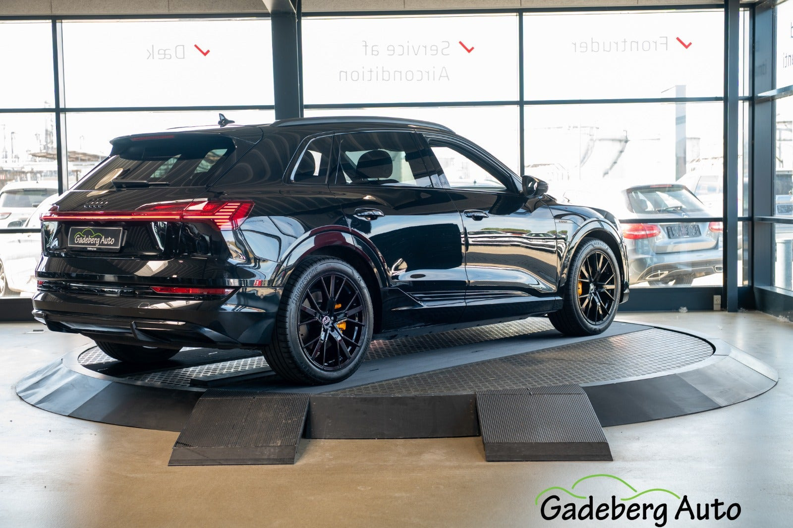 Sort Audi e-tron fra 2023