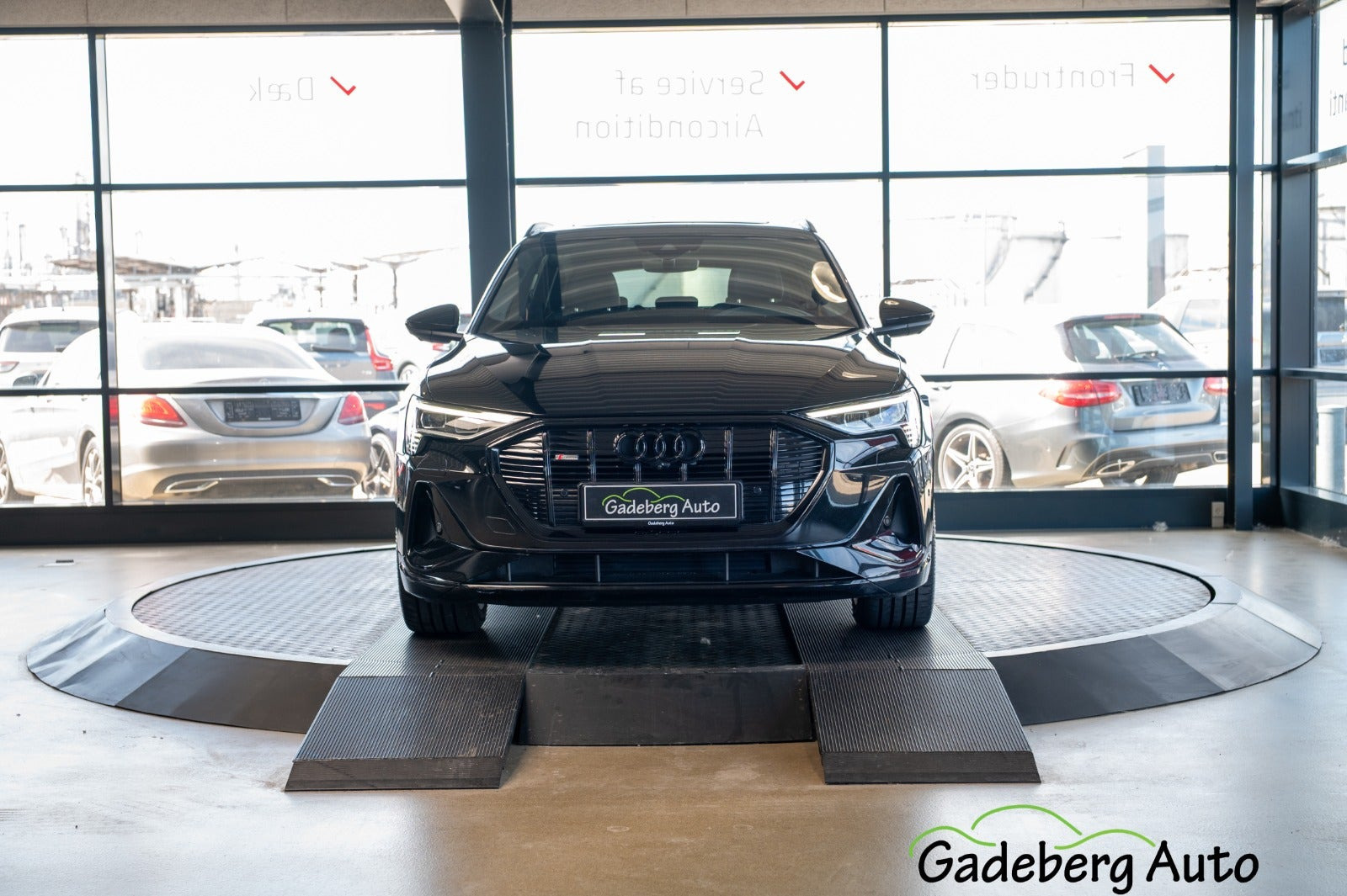 Sort Audi e-tron fra 2023