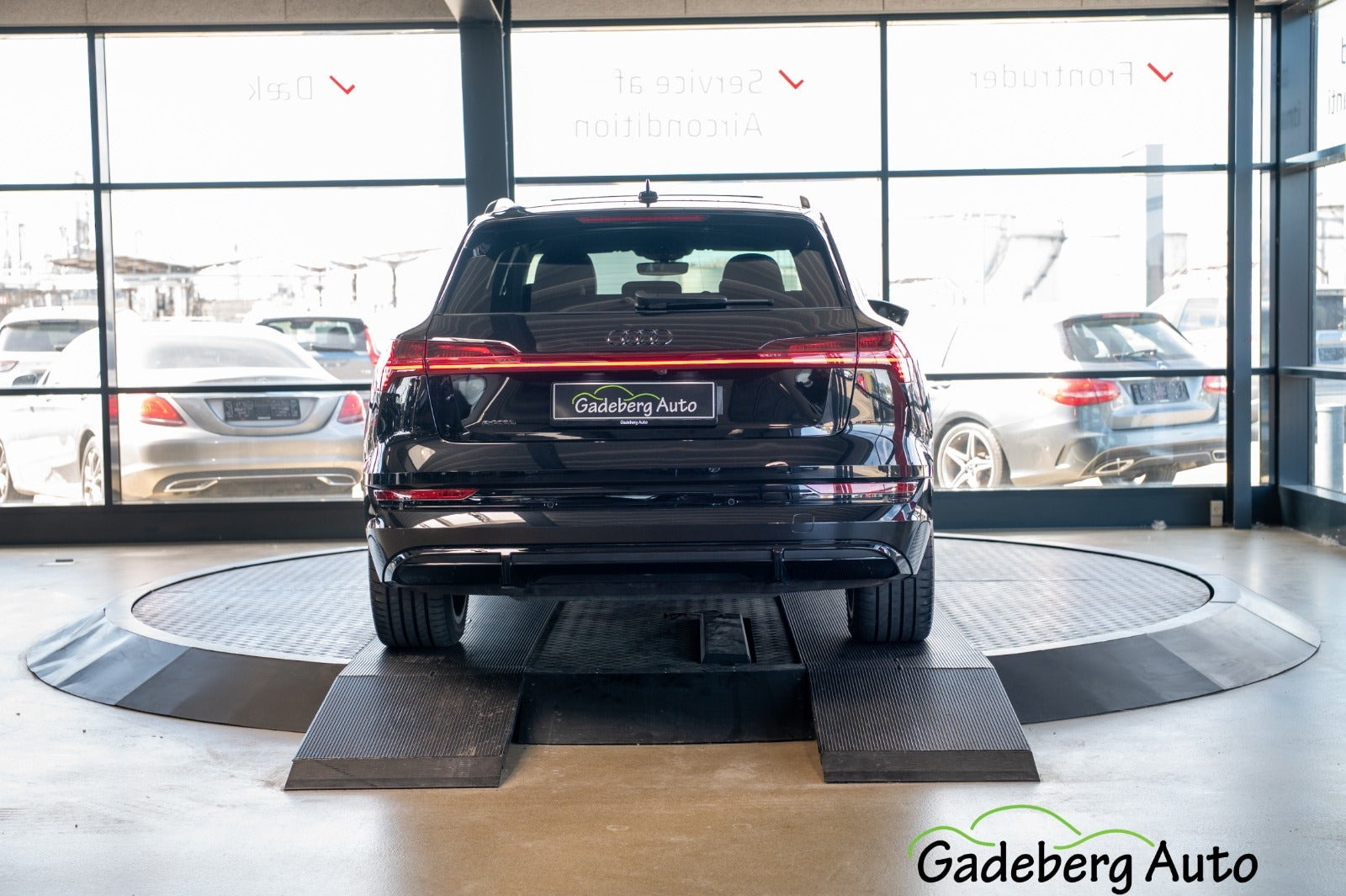 Sort Audi e-tron fra 2023