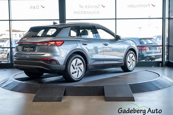 Grå Audi Q4 e-tron fra 2024