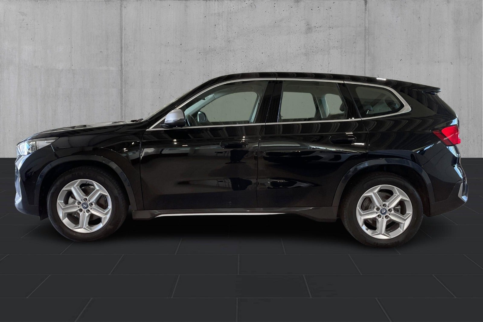 Sort BMW iX1 fra 2024