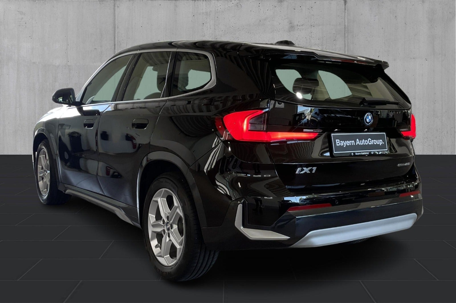 Sort BMW iX1 fra 2024