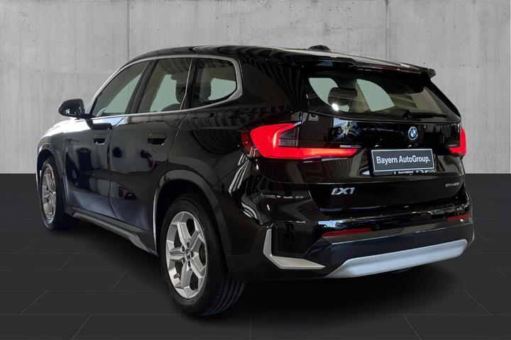 Sort BMW iX1 fra 2024