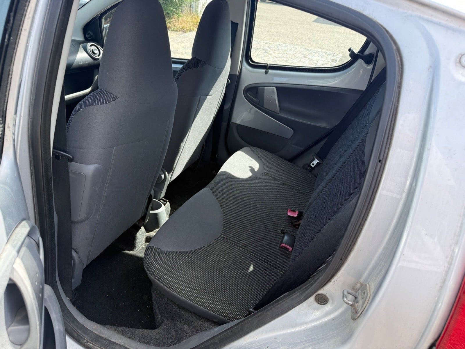 Sølv Peugeot 107 fra 2006