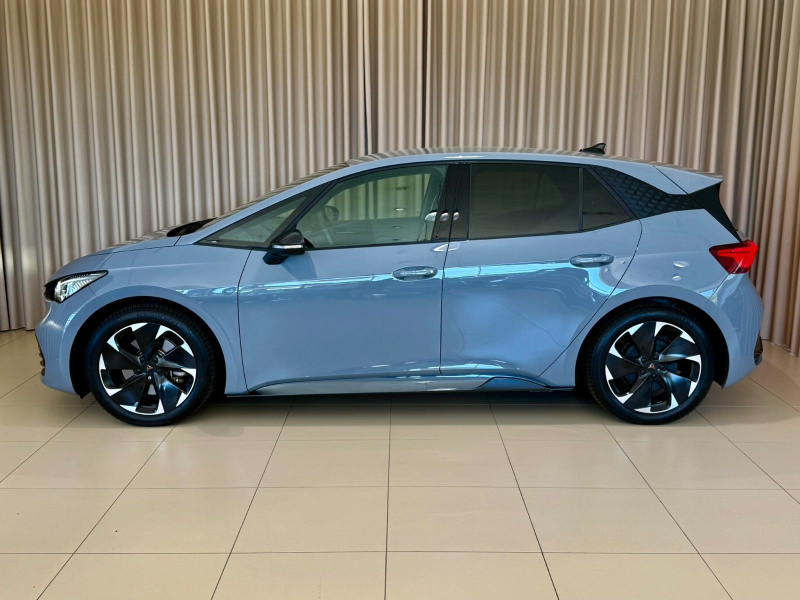 Grå Cupra Born fra 2024