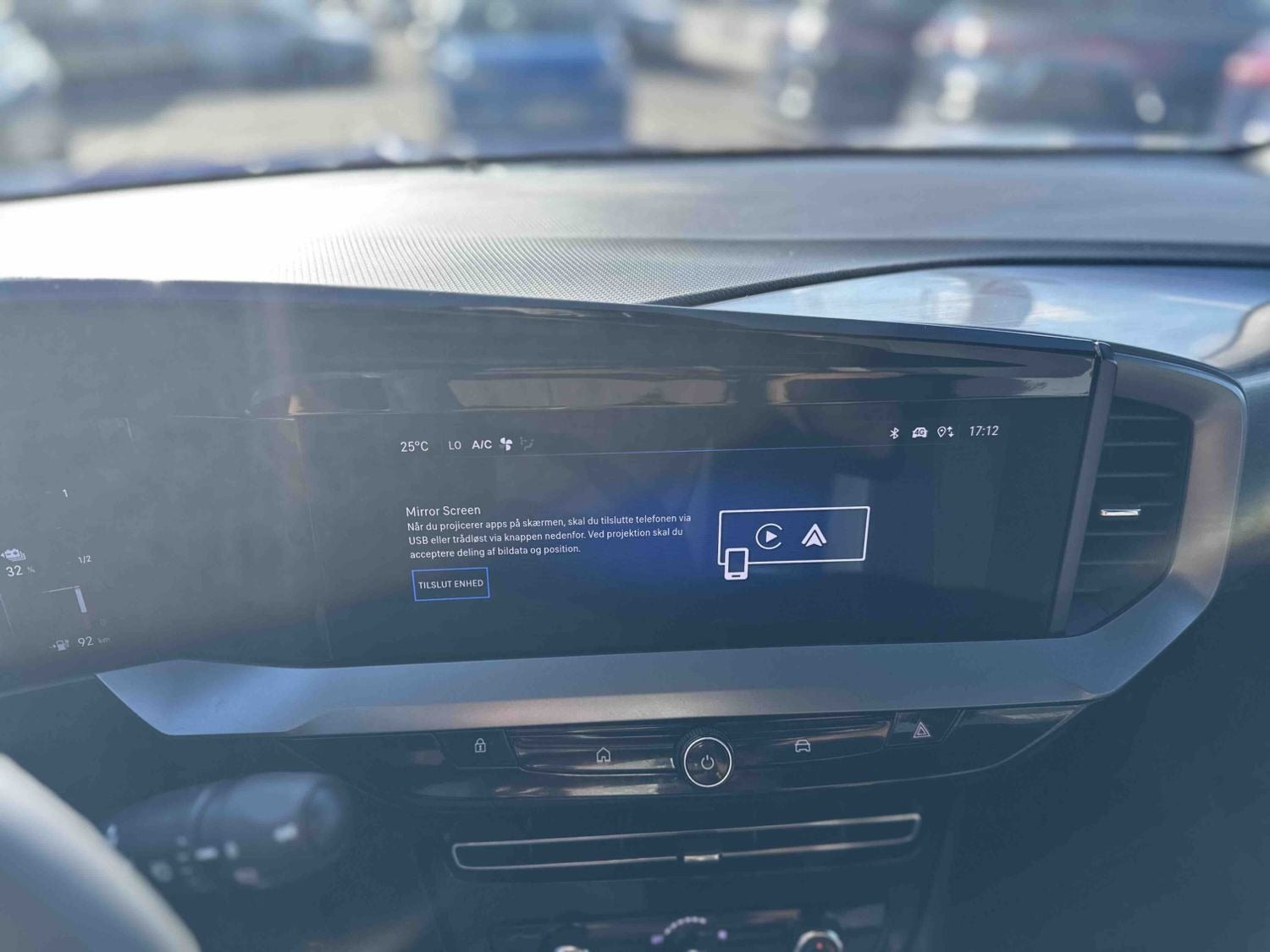 Blå Opel Mokka-e fra 2025
