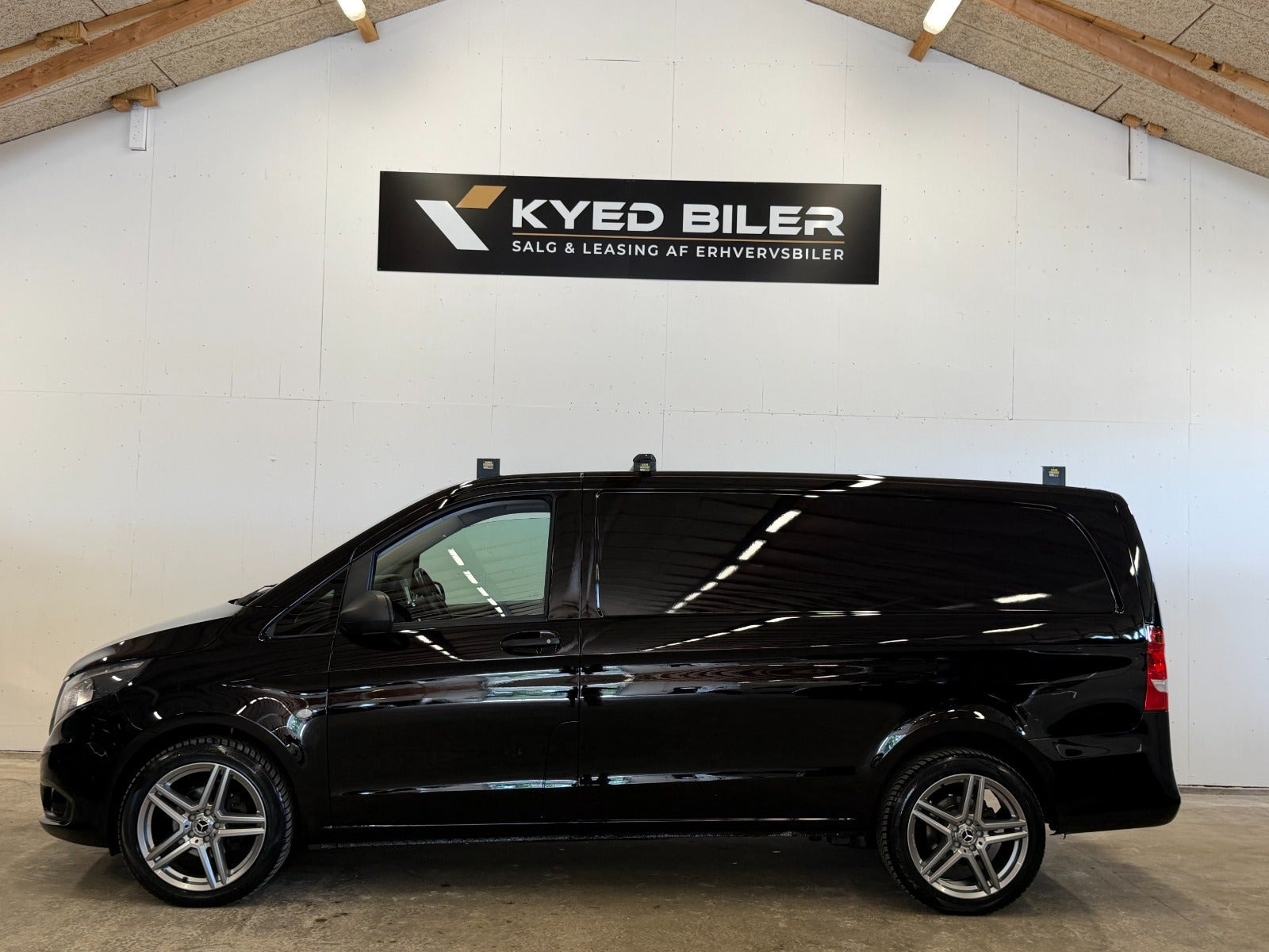 Sort Mercedes Vito 114 fra 2019