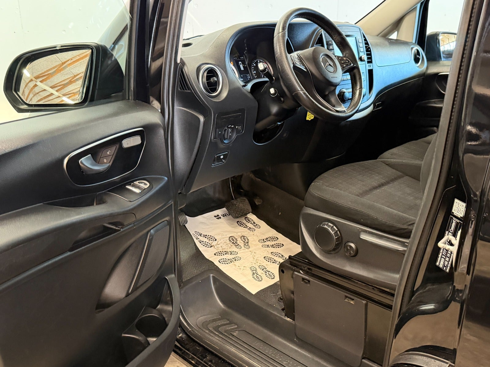 Sort Mercedes Vito 114 fra 2019
