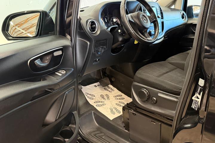Sort Mercedes Vito 114 fra 2019