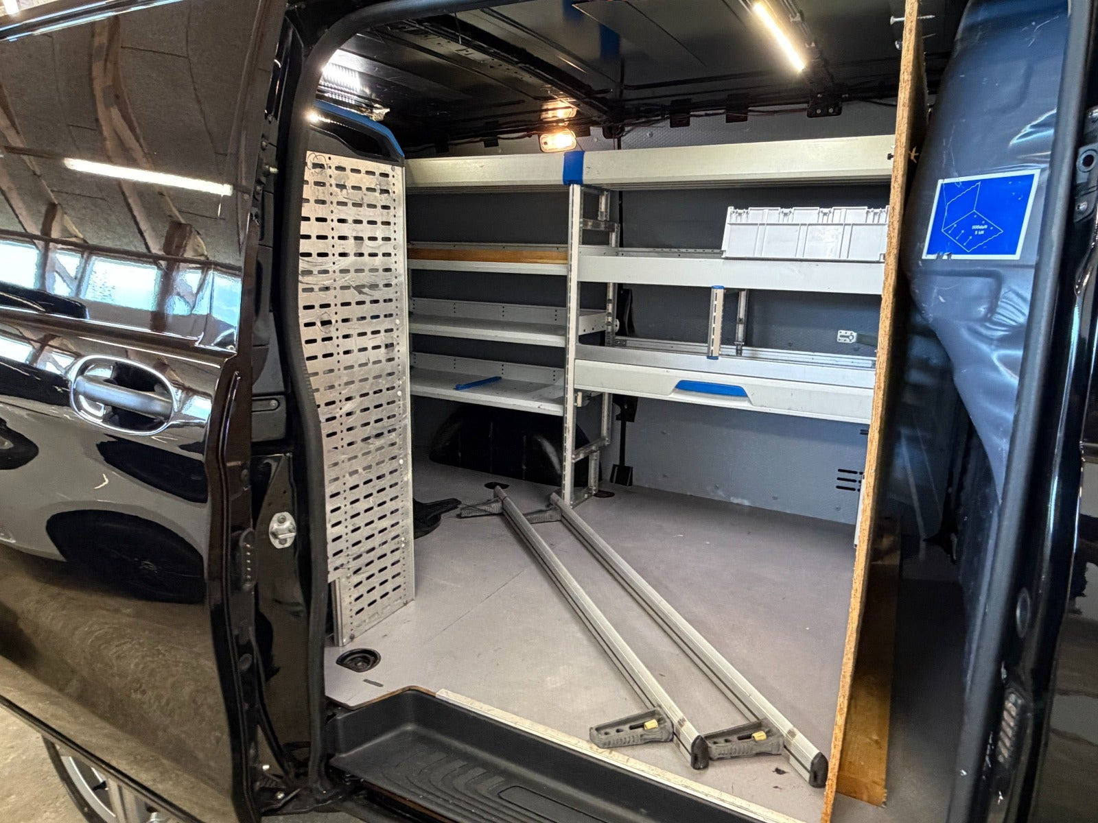 Sort Mercedes Vito 114 fra 2019