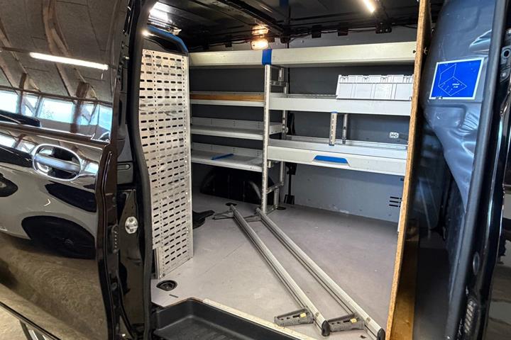 Sort Mercedes Vito 114 fra 2019