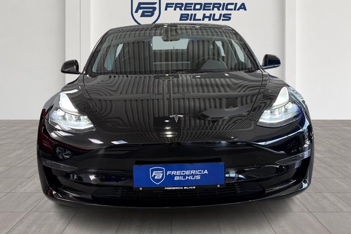 Sort Tesla Model 3 fra 2023