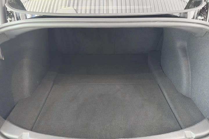 Sort Tesla Model 3 fra 2023