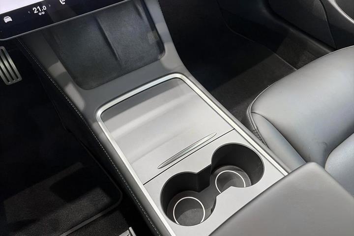 Sort Tesla Model 3 fra 2023