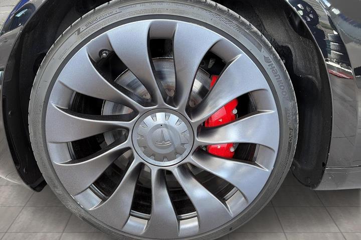 Sort Tesla Model 3 fra 2023