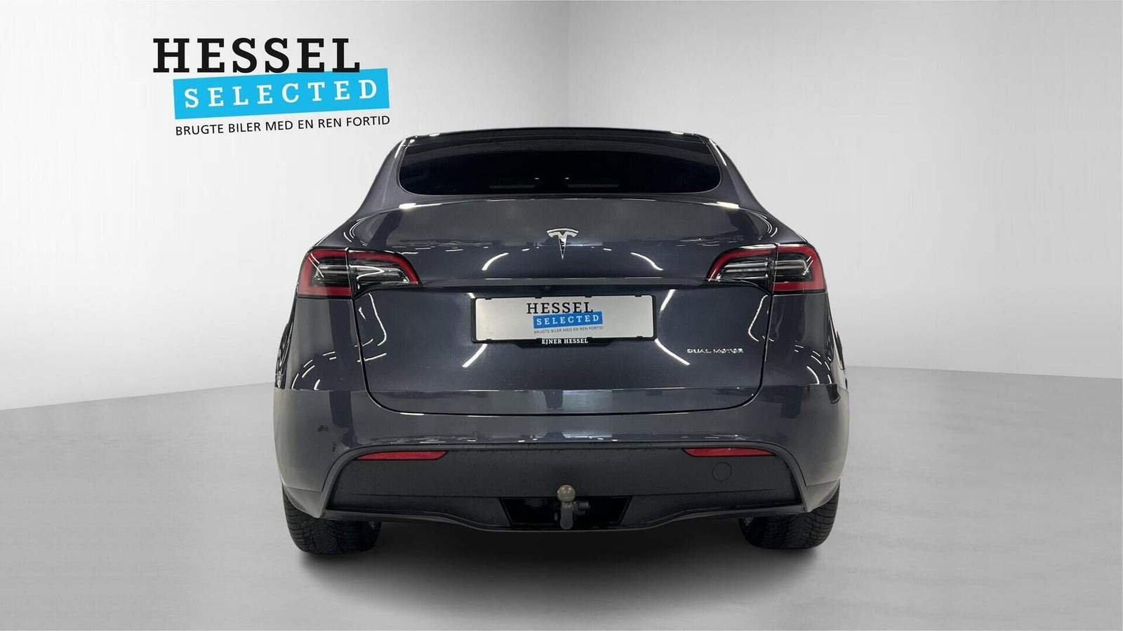 Grå Tesla Model Y fra 2022