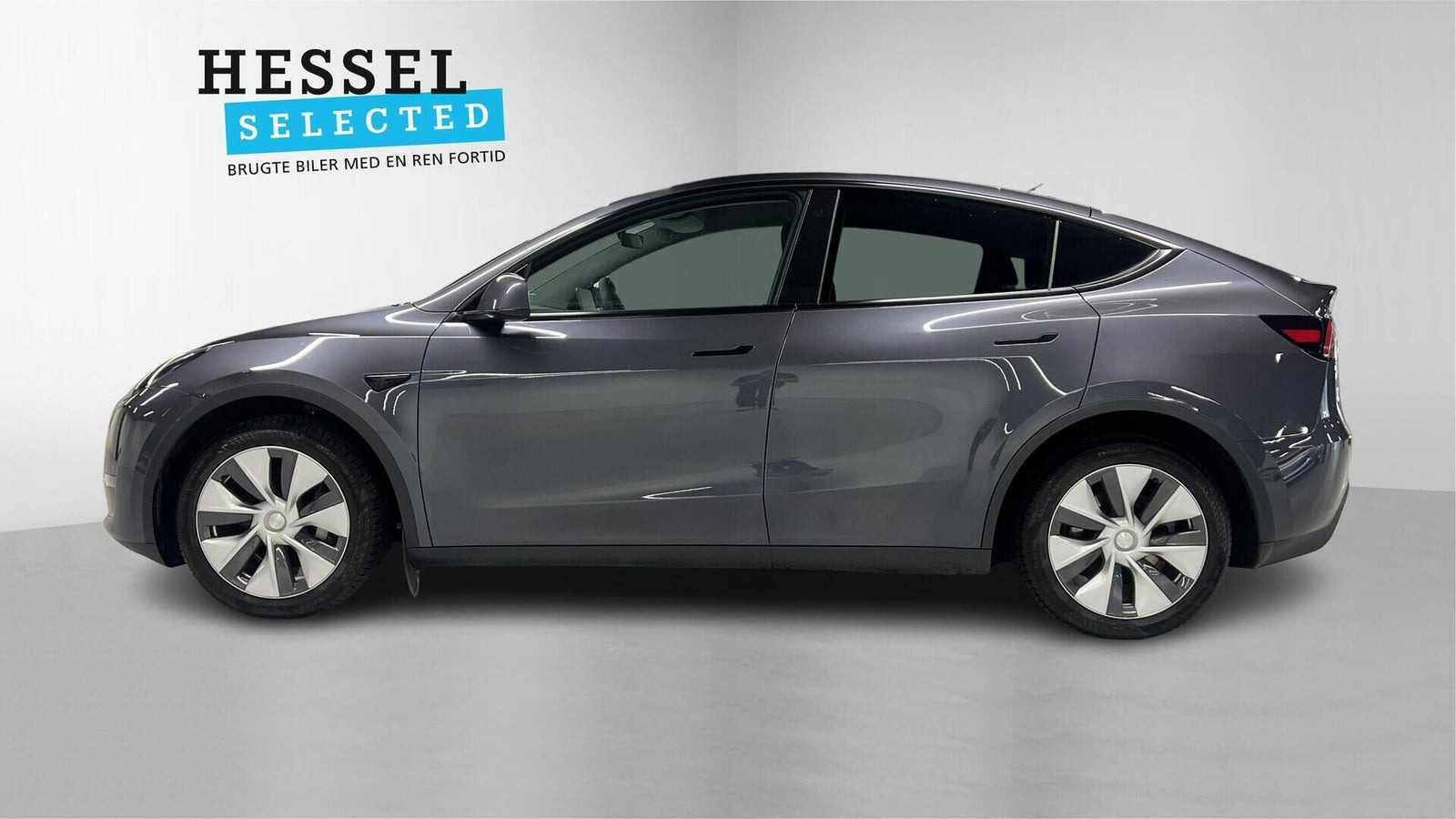 Grå Tesla Model Y fra 2022