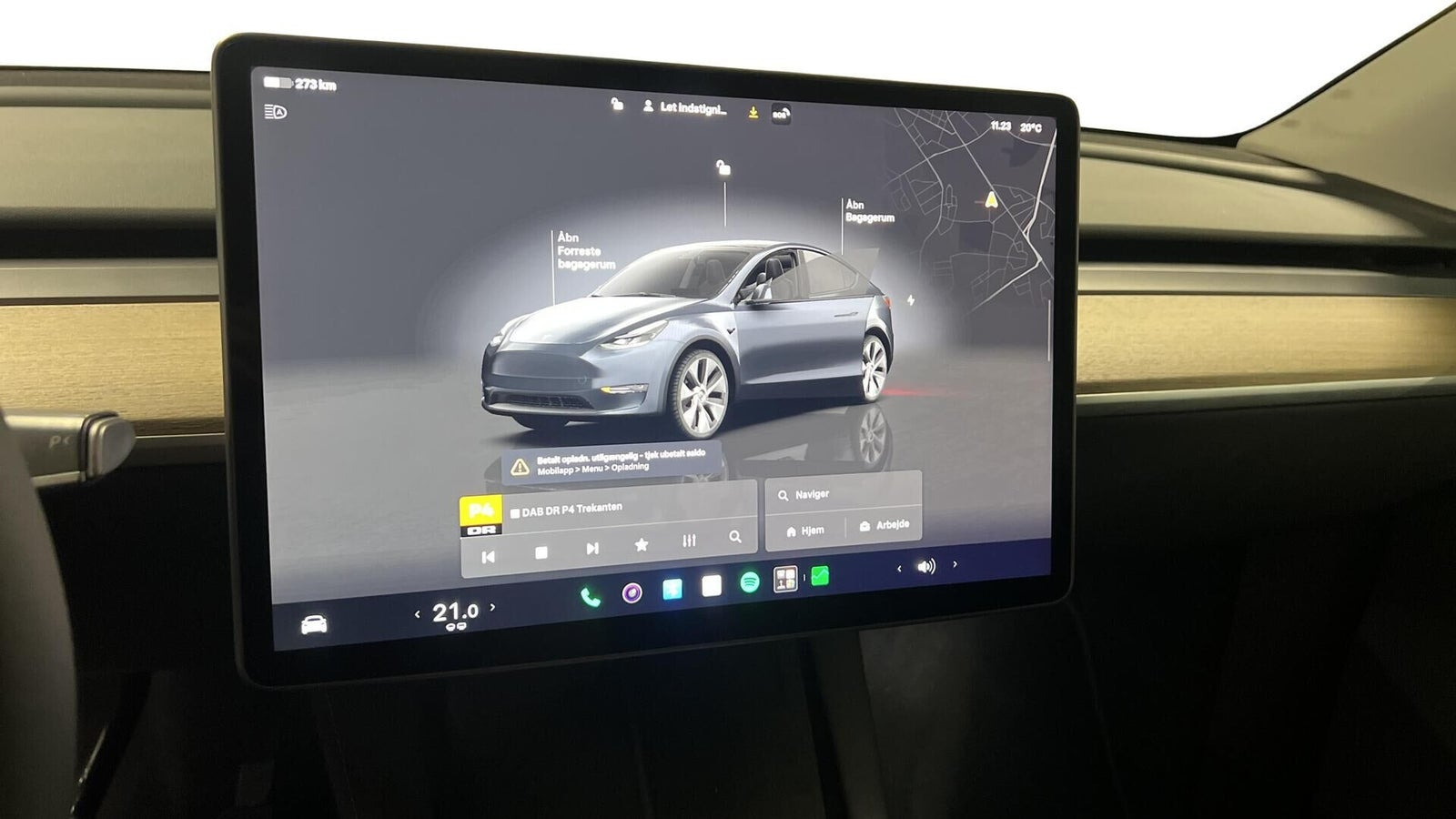 Grå Tesla Model Y fra 2022