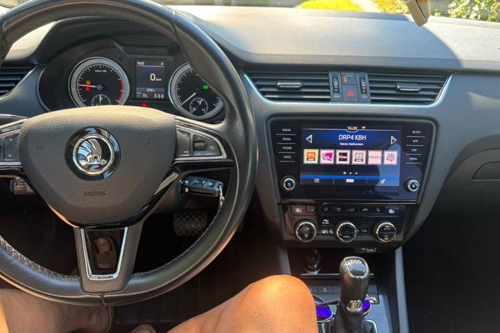 Grå Skoda Octavia fra 2019