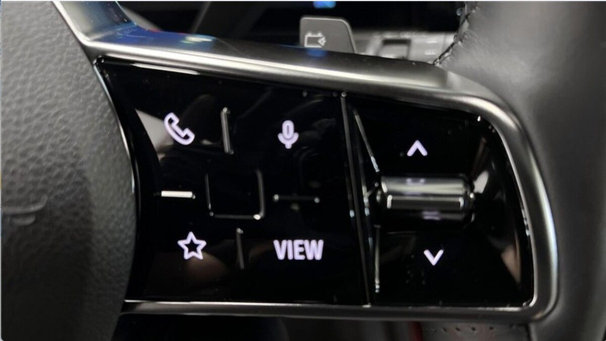 Grå Renault Megane E-Tech fra 2024