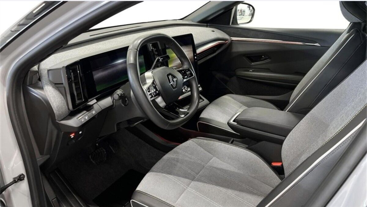 Grå Renault Megane E-Tech fra 2024