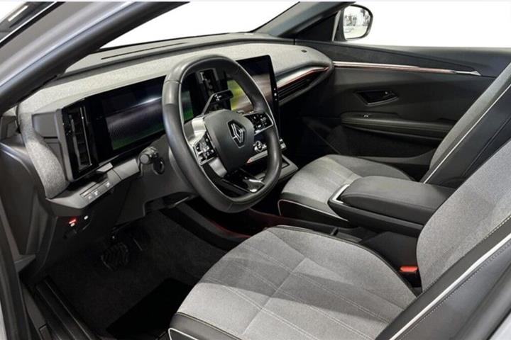Grå Renault Megane E-Tech fra 2024