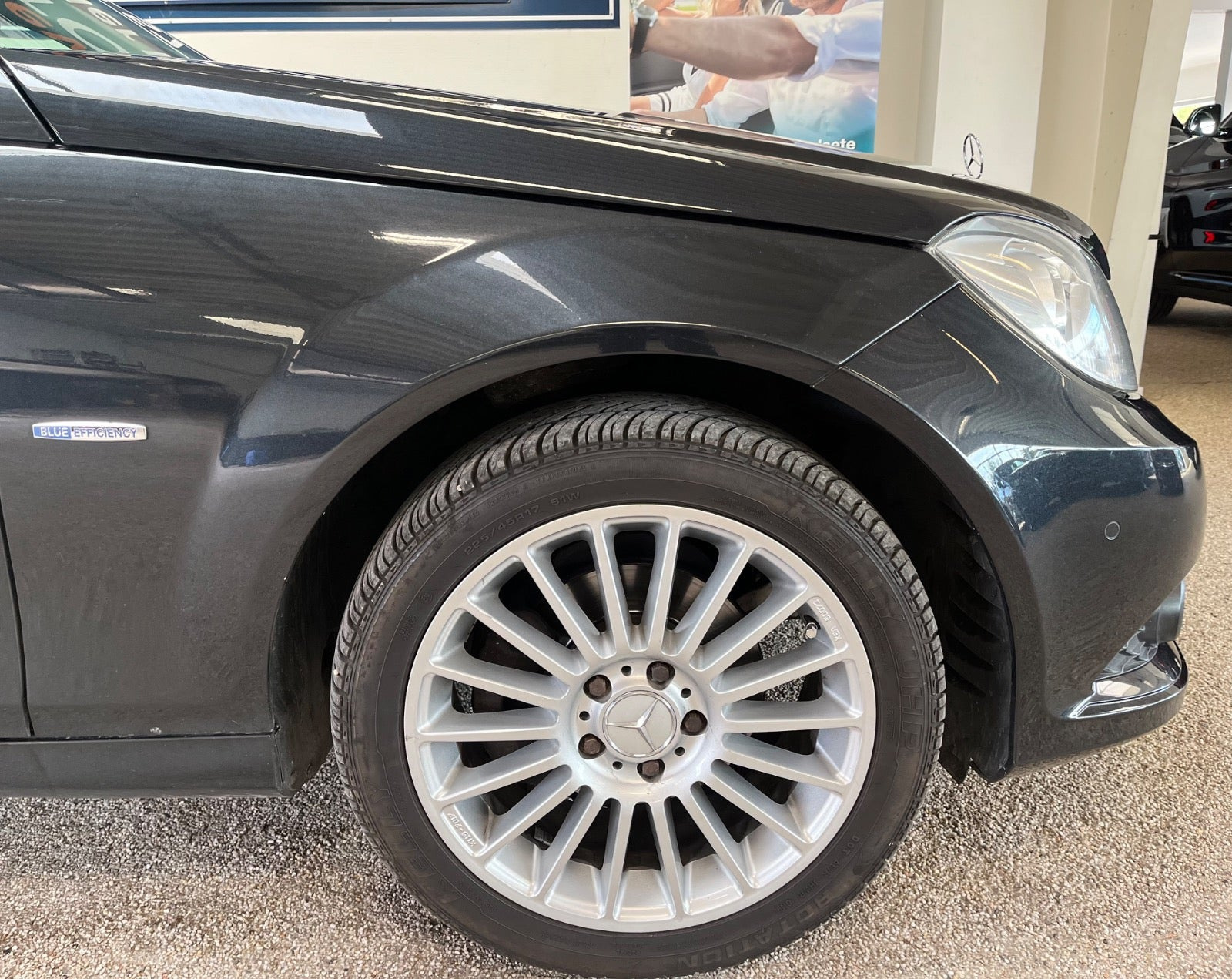 Sort Mercedes C180 fra 2011