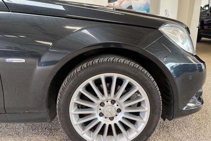 Sort Mercedes C180 fra 2011