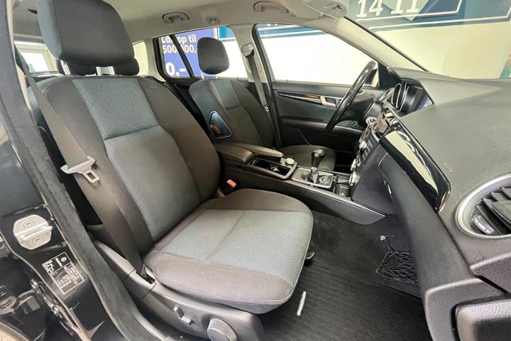 Sort Mercedes C180 fra 2011