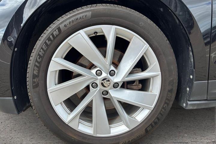Sort Skoda Enyaq fra 2022