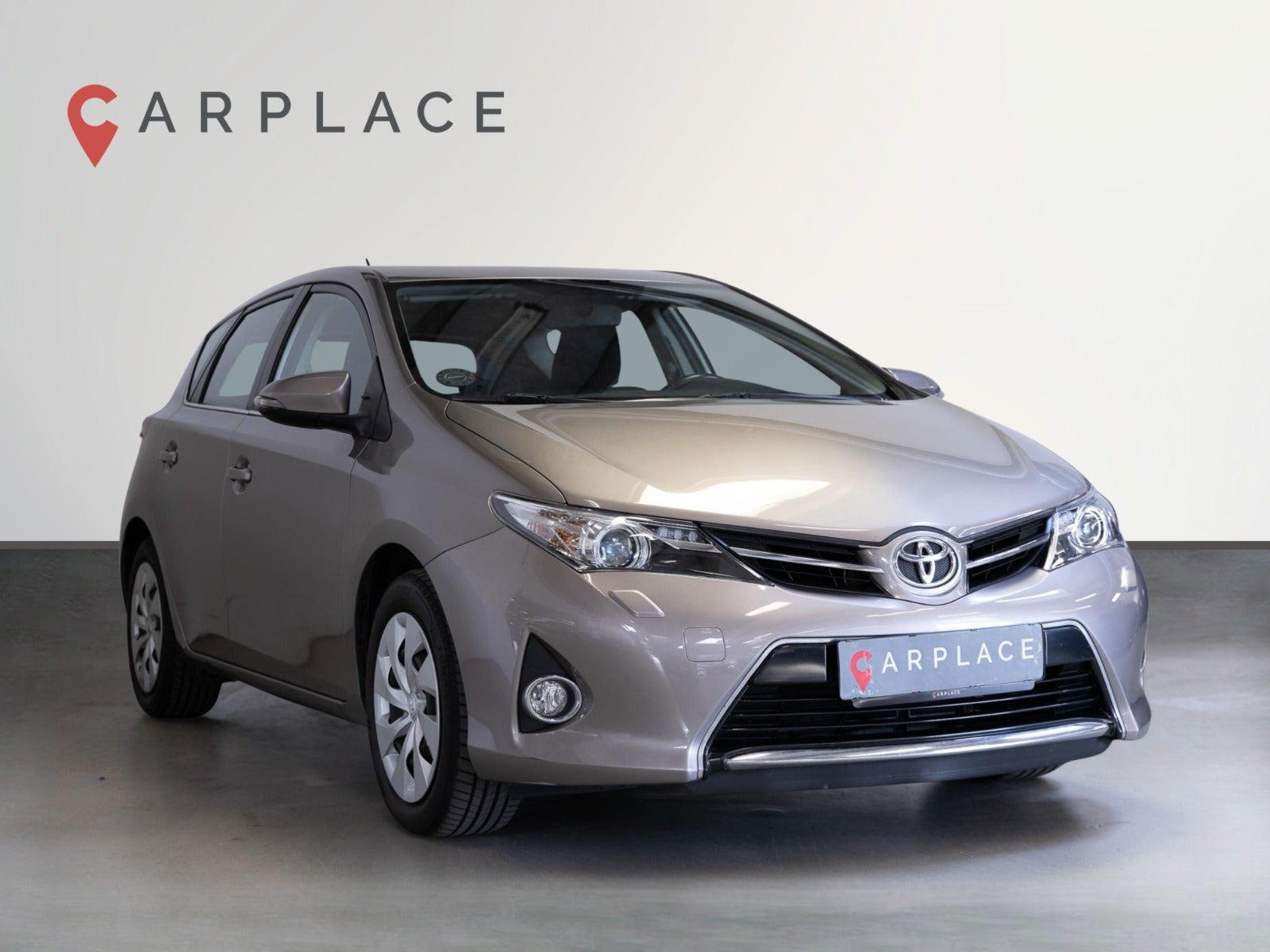 Grå Toyota Auris fra 2012