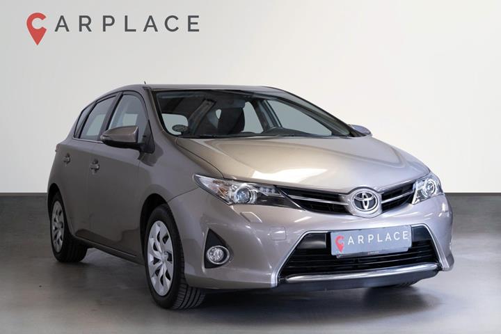 Grå Toyota Auris fra 2012